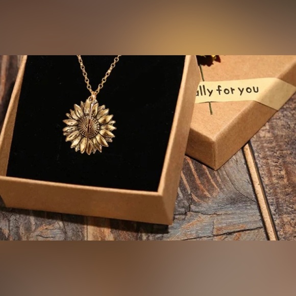 Sunflower necklace - Picture 2 of 6